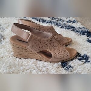 Clarks Women’s  Lafley Rosen Beige Wedge adjustable comfort Sandals Size 9.5